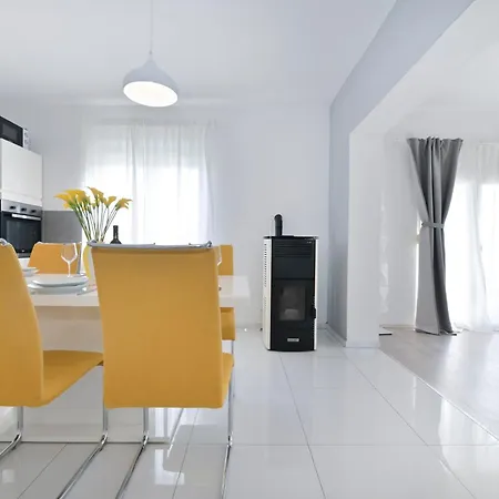 Amelie - With Pool And Sauna! Apartment Galovac (Zadar)