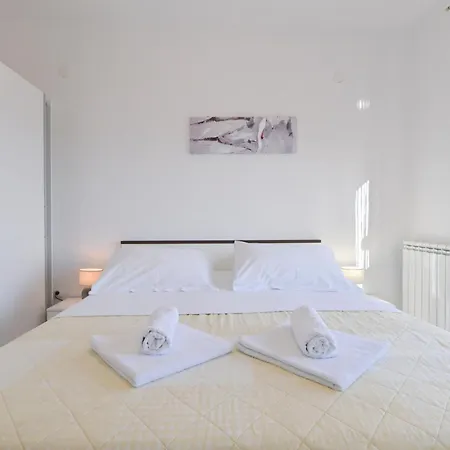 Amelie - With Pool And Sauna! Galovac (Zadar)