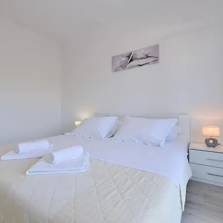 Amelie - With Pool And Sauna! Galovac (Zadar)