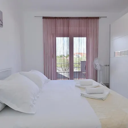 Amelie - With Pool And Sauna! Apartament