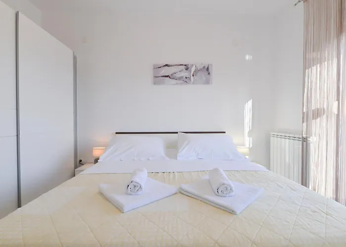 Amelie - With Pool And Sauna! Galovac (Zadar)