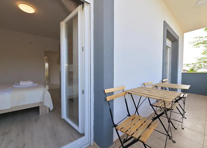 Amelie - With Pool And Sauna! Apartamento