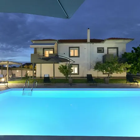 Amelie - With Pool And Sauna! アパート Galovac