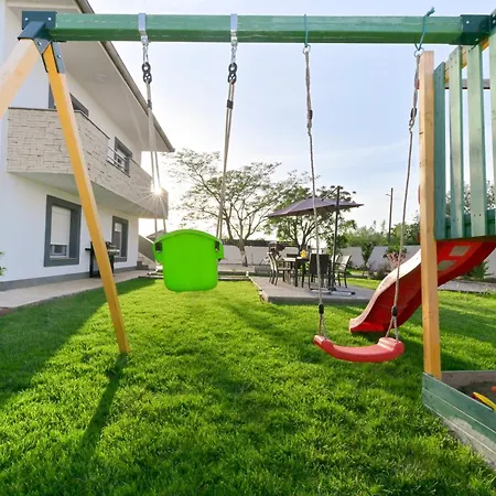 Amelie - With Pool And Sauna! アパート *