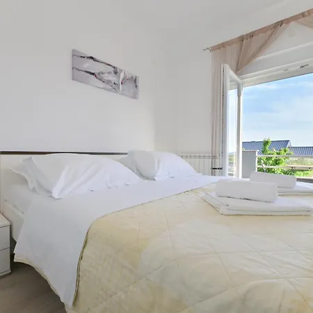 Amelie - With Pool And Sauna! *