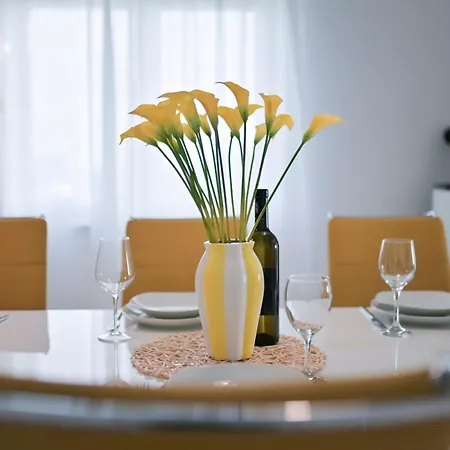 Amelie - With Pool And Sauna! アパート