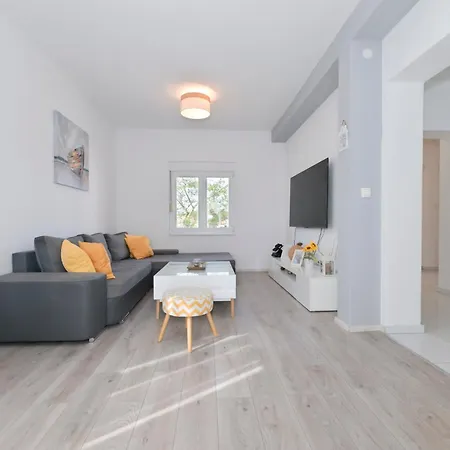 Amelie - With Pool And Sauna!