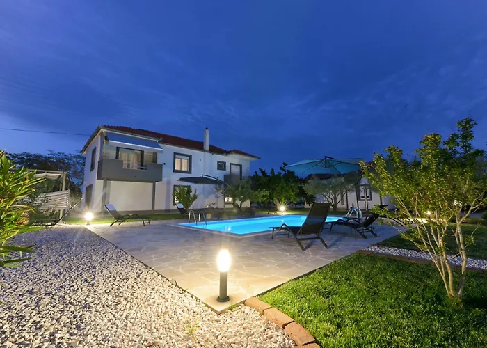 Apartman Amelie - With Pool And Sauna! Galovac
