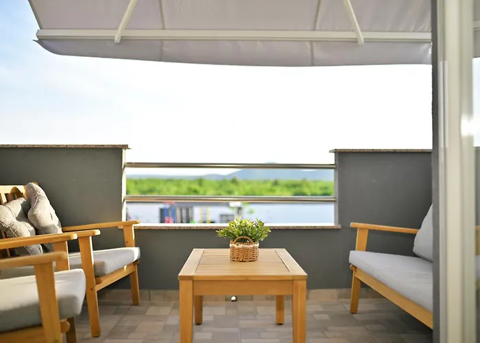 Amelie - With Pool And Sauna! Galovac (Zadar)
