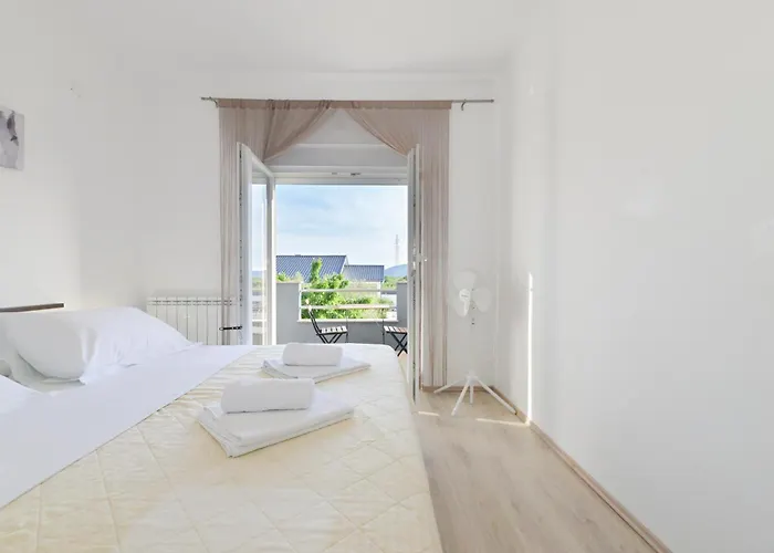 Apartman Amelie - With Pool And Sauna! Galovac