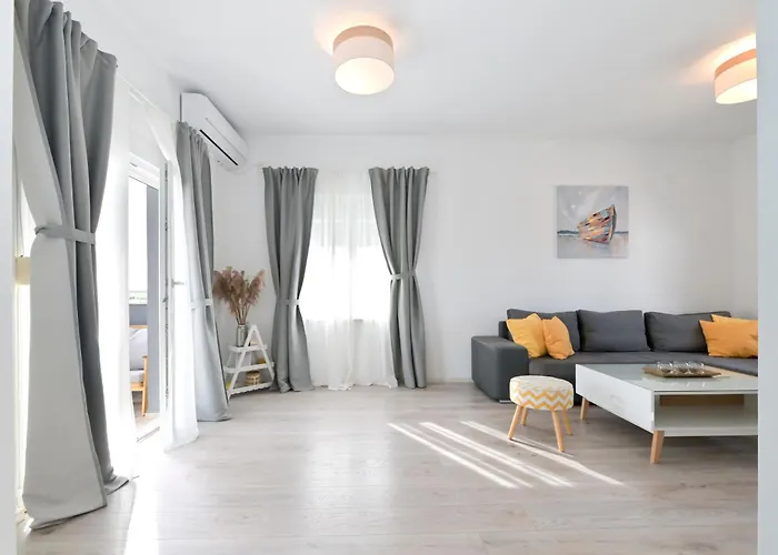 Amelie - With Pool And Sauna! Apartman Galovac
